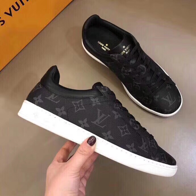 BL - High Quality Luv Sneaker 060