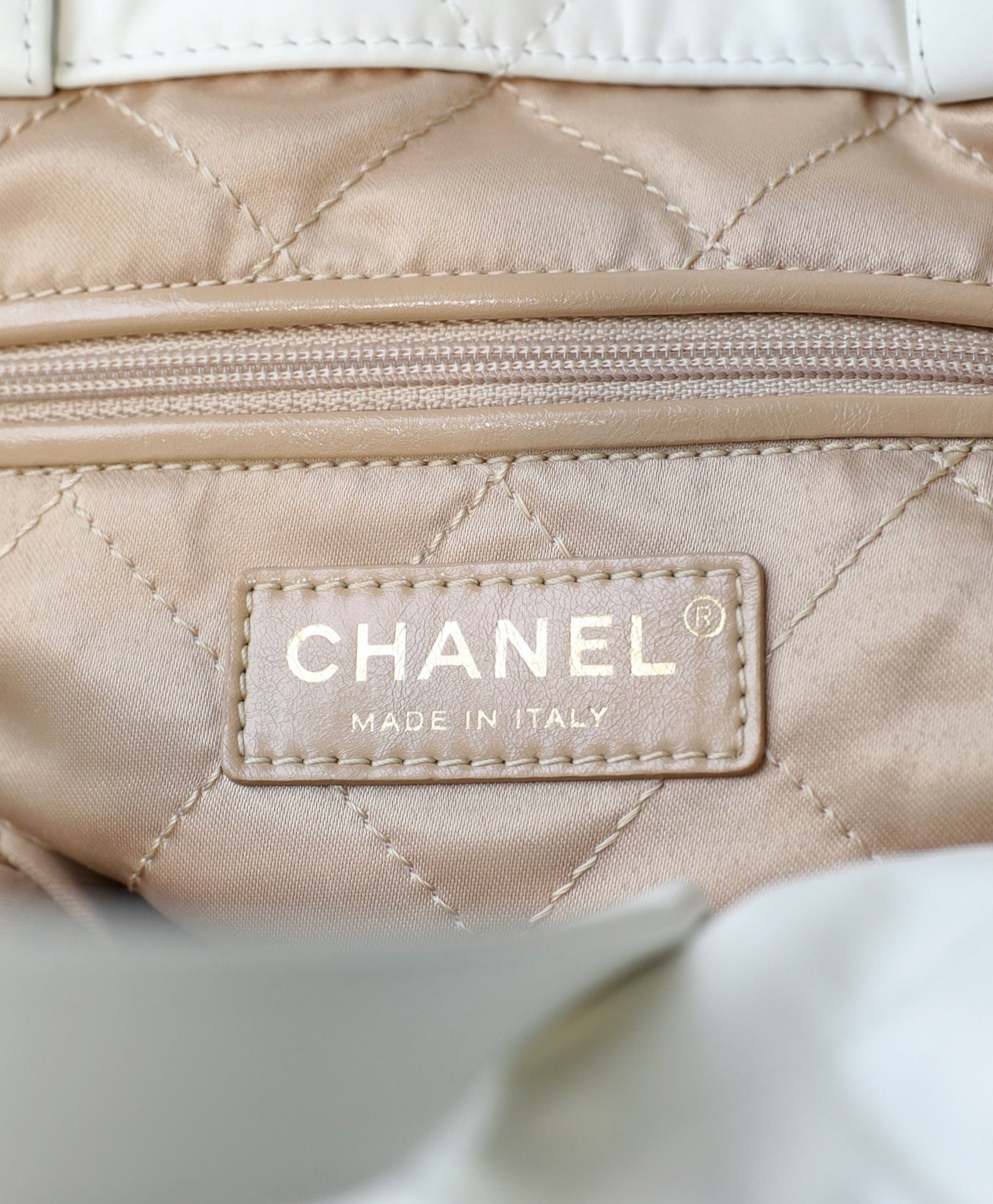 ChanelLarge Chanel22 Backpack White For Women, Women’s Bags 19.9in/51cm AS3313 B08037 10601