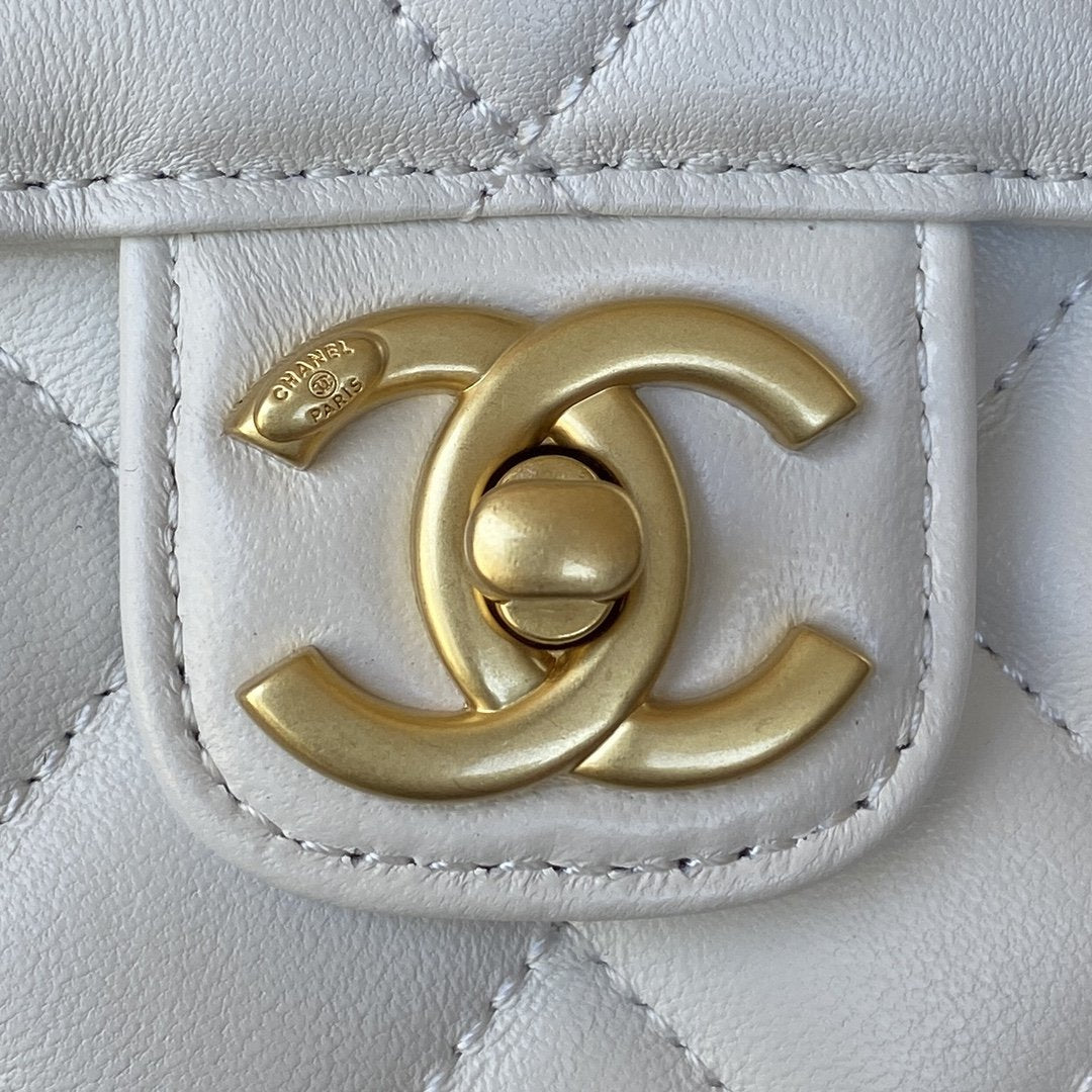 ChanelSmall Floor Pack White For Women, Women’s Bags 7.6in/19.5cm