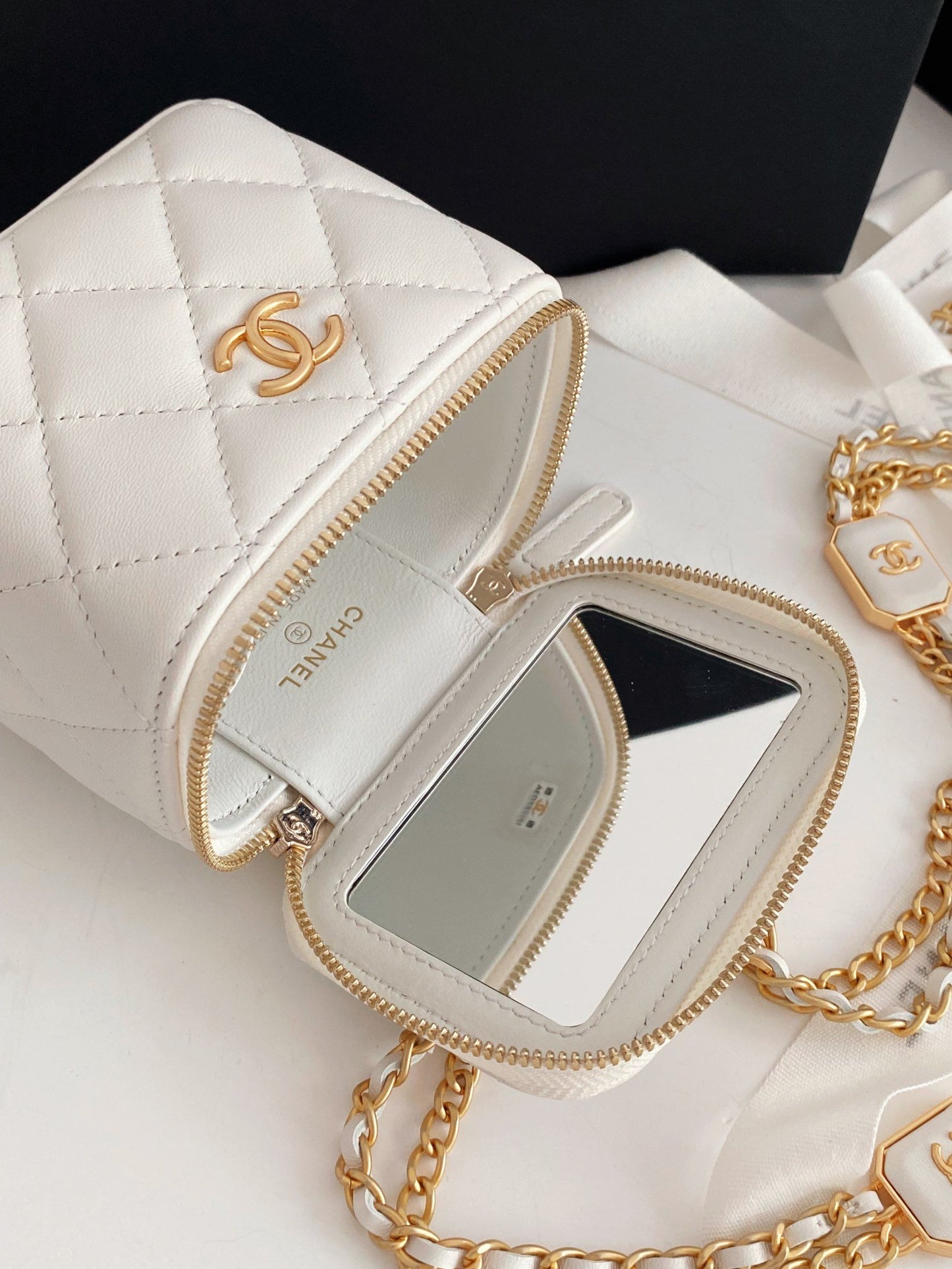 ChanelSmall Vanity With Chain White For Women, Women’s Bags 4.3in/11cm