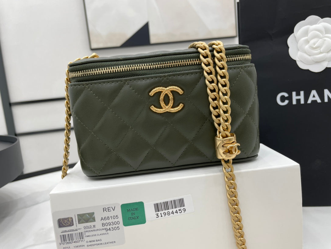 ChanelSmall Vanity Case Emerald Green For Women, Women’s Bags 5.9in/15cm