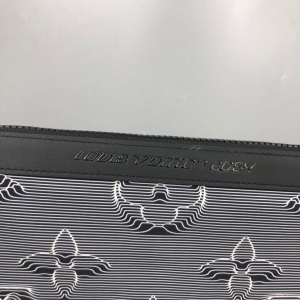 LV Reversible Pouch