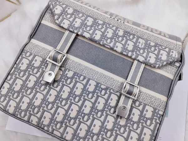 DR Crossbody