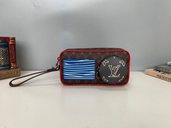 LV POCHETTE VOLGA