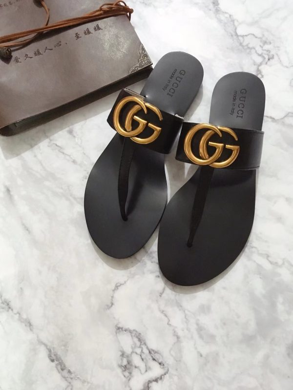 Leather thong sandal with Double G