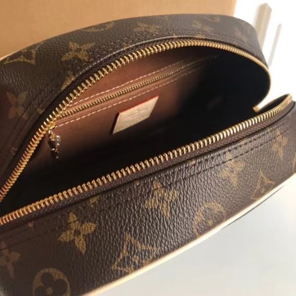 TOILETRY BAG 25