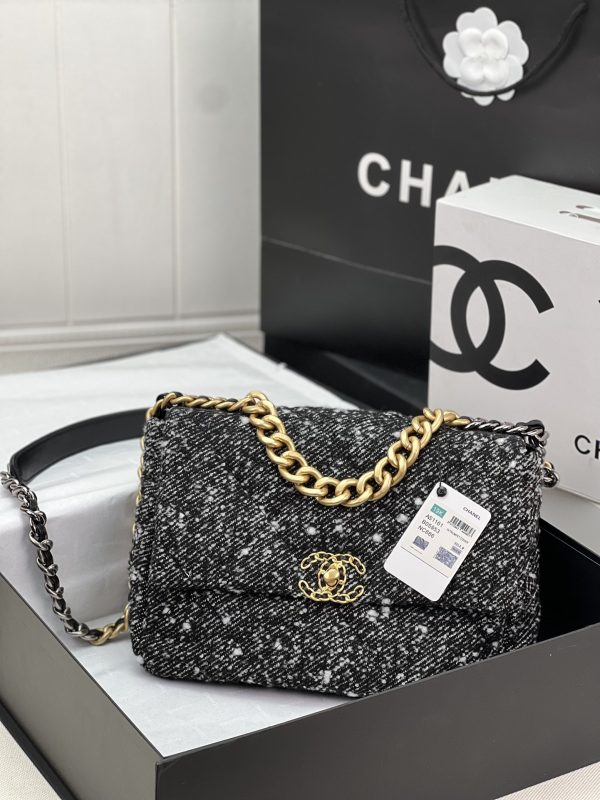 CN 19 LARGE HANDBAG