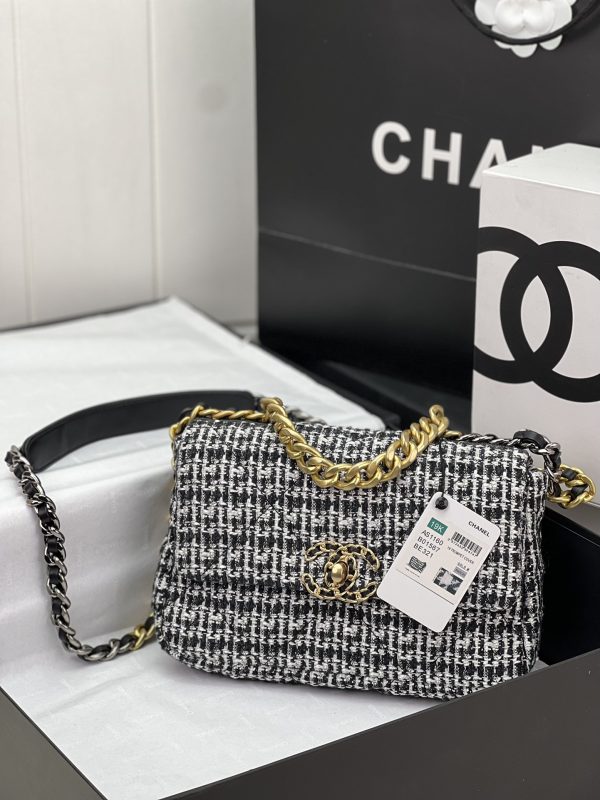 CN 19 HANDBAG