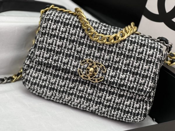 CN 19 HANDBAG