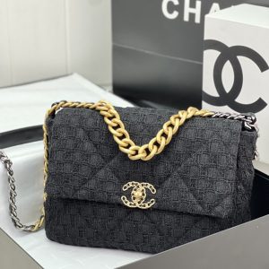 CN 19 LARGE HANDBAG