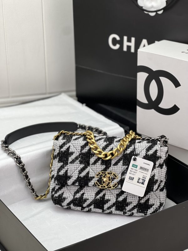 CN 19 HANDBAG