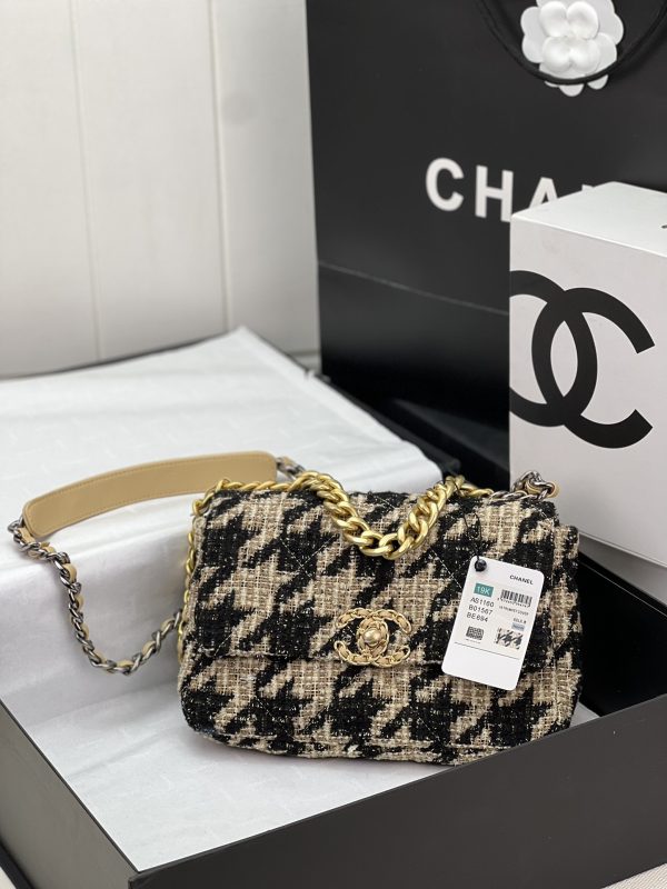 CN 19 HANDBAG