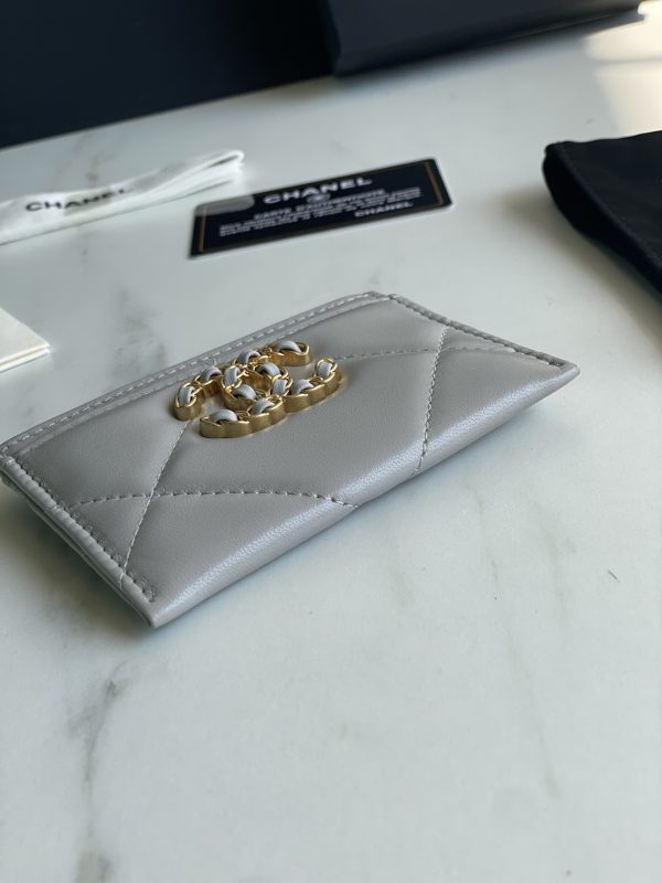 Chanl 19 CARD HOLDER