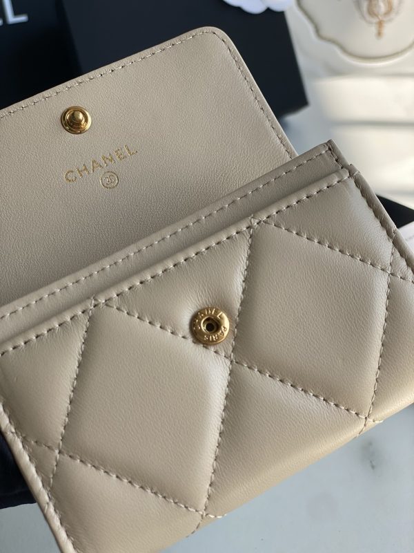 Chanl 19 FLAP CARD HOLDER