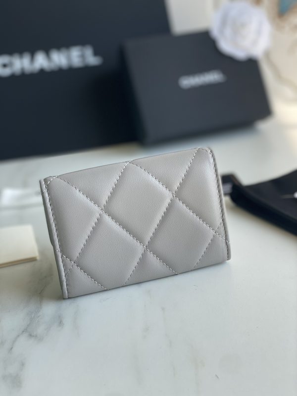 Chanl 19 FLAP CARD HOLDER