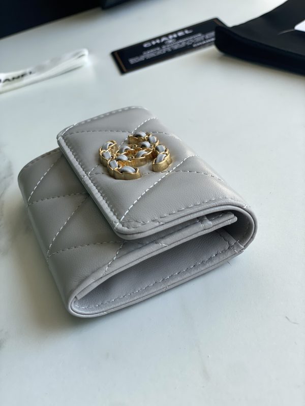 Chanl 19 FLAP CARD HOLDER