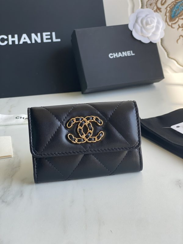 Chanl 19 FLAP CARD HOLDER