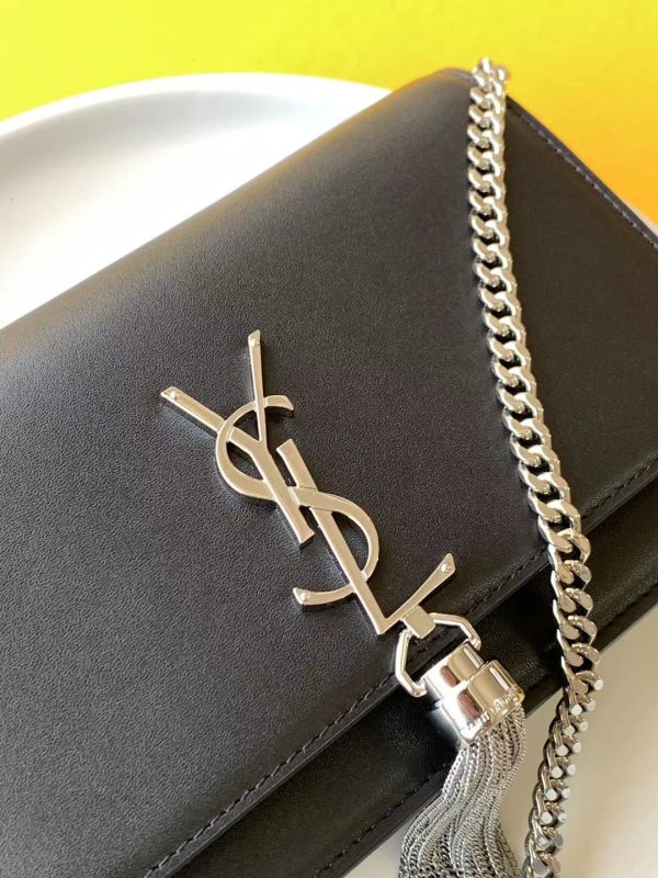 KATE CHAIN WALLET WITH TASSEL IN GRAIN DE POUDRE EMBOSSED LEATHER