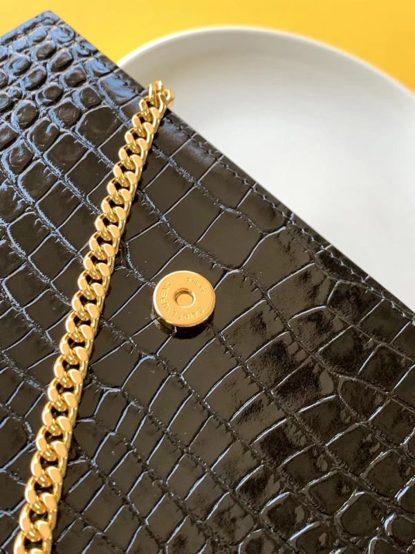 KATE CHAIN WALLET WITH TASSEL IN GRAIN DE POUDRE EMBOSSED LEATHER