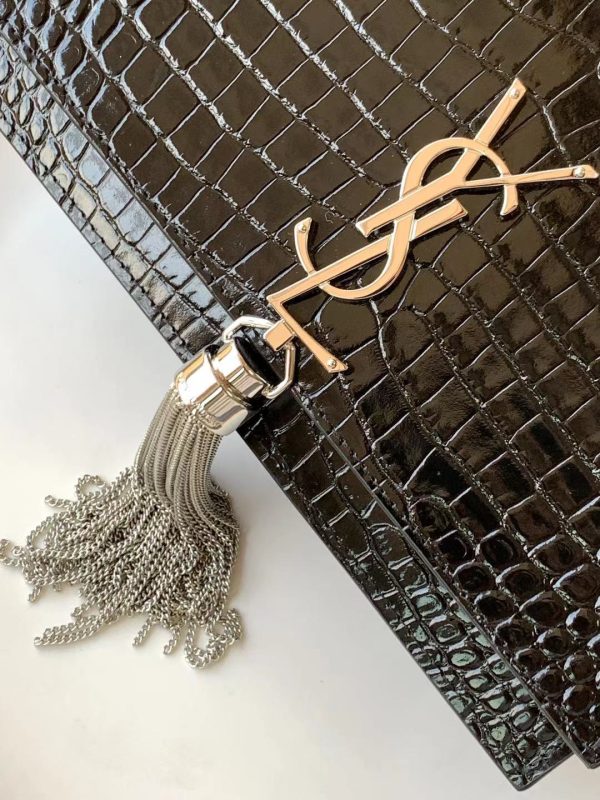 KATE CHAIN WALLET WITH TASSEL IN GRAIN DE POUDRE EMBOSSED LEATHER