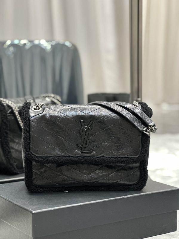 NIKI MEDIUM CHAIN BAG IN CRINKLED VINTAGE LEATHER