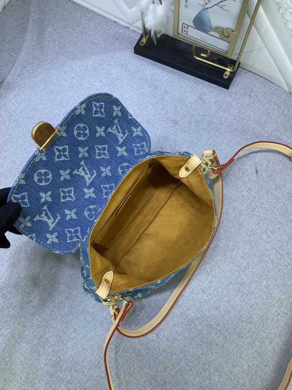 Louis Vuitton Pleaty bag in blue denim