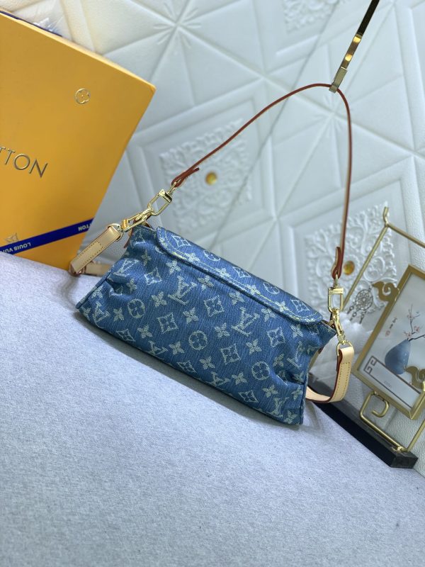 Louis Vuitton Pleaty bag in blue denim