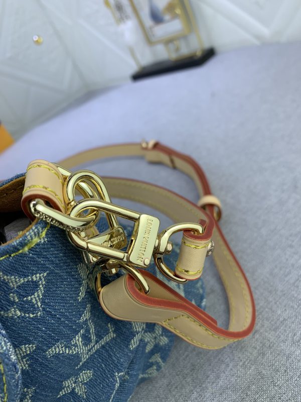 Louis Vuitton Pleaty bag in blue denim