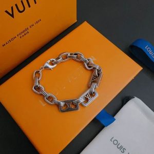 LV bracelet 11ly242