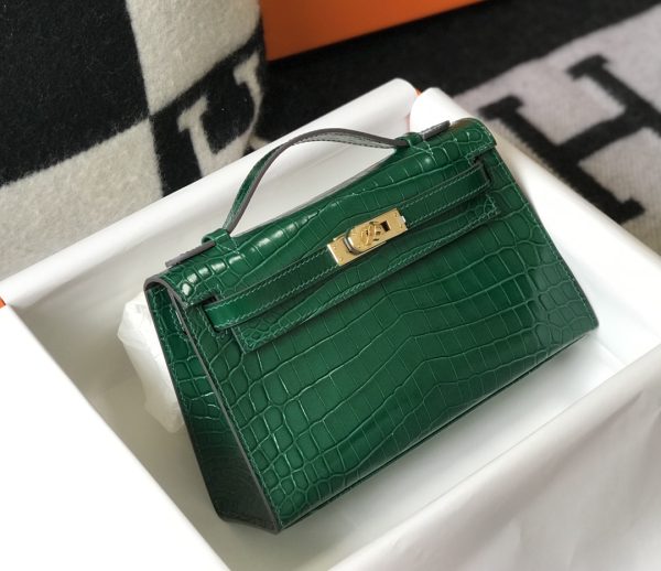 HERMES MINI KELLY POCHETTE CROCODILE GOLD TONED HARDWARE GREEN 22CM