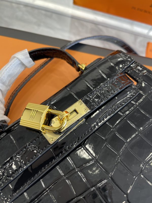 HERMES MINI KELLY CROCODILE GOLD-TONED HARDWARE BLACK 22CM