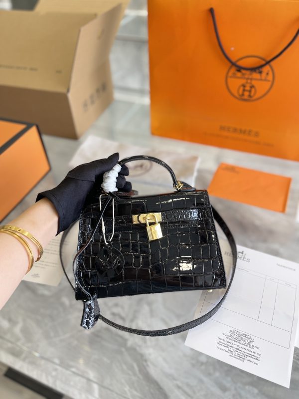 HERMES MINI KELLY CROCODILE GOLD-TONED HARDWARE BLACK 22CM