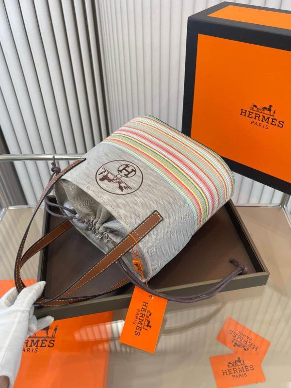 HERMÈS ROTTAN CANVAS WITH LEATHER BUCKET BAG 24CM