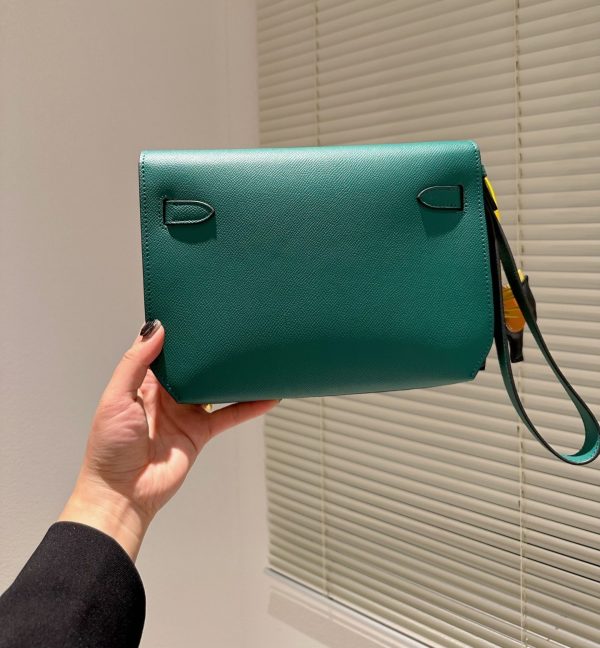 HERMES KELLY DEPECHES 25 POUCH GREEN 25CM