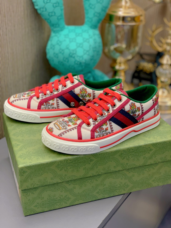 Gucci 1977 canvas shoes for couples