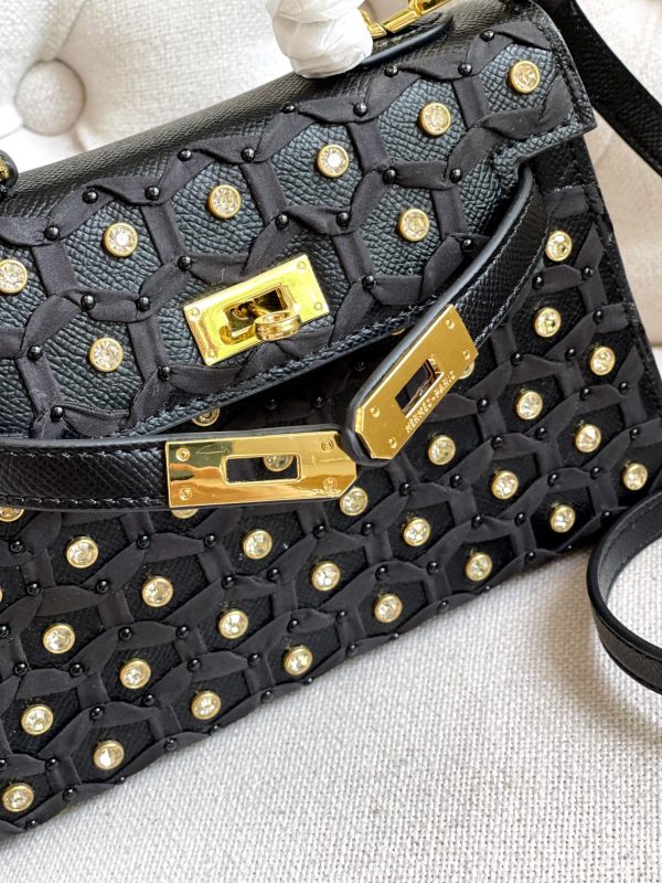 HERMES MINI KELLY EPSOM GOLD HARDWARE BLACK 20CM