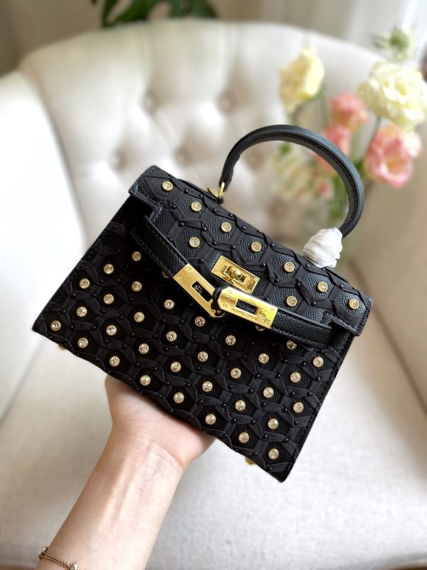 HERMES MINI KELLY EPSOM GOLD HARDWARE BLACK 20CM