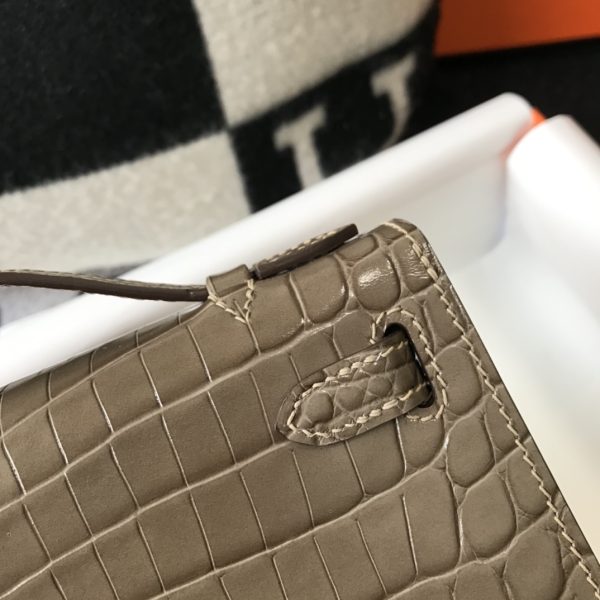 HERMES MINI KELLY POCHETTE CROCODILE GOLD TONED HARDWARE GREY 22CM