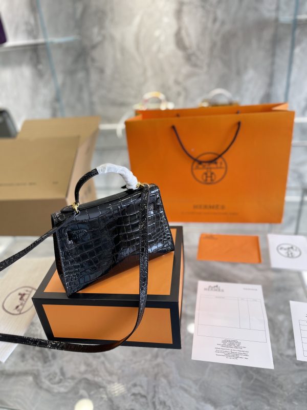 HERMES MINI KELLY CROCODILE GOLD-TONED HARDWARE BLACK 22CM