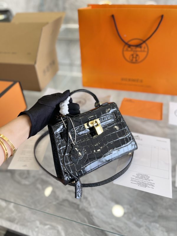 HERMES MINI KELLY CROCODILE GOLD-TONED HARDWARE BLACK 22CM