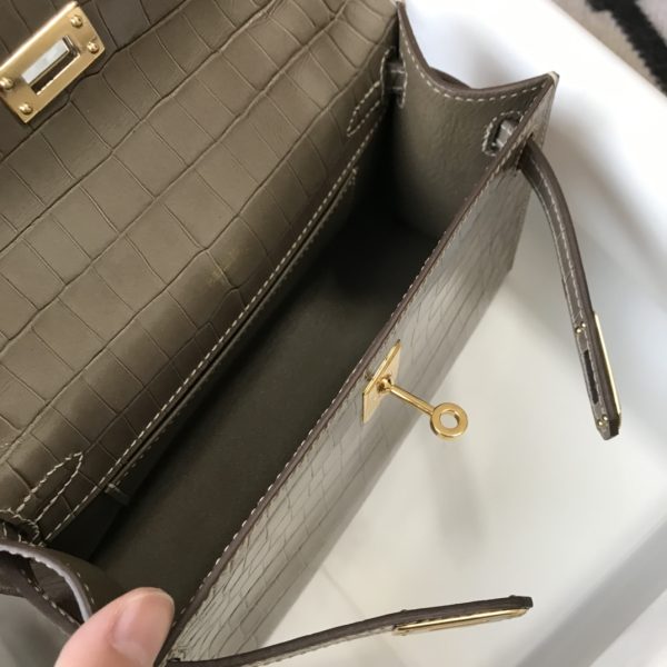 HERMES MINI KELLY POCHETTE CROCODILE GOLD TONED HARDWARE GREY 22CM