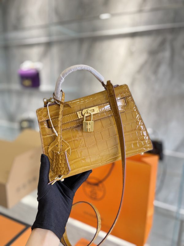 HERMES MINI KELLY CROCODILE GOLD-TONED HARDWARE GOLDEN BROWN 22CM