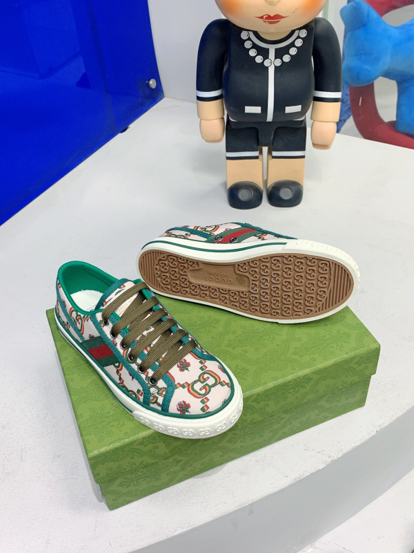 Gucci 1977 canvas shoes for couples