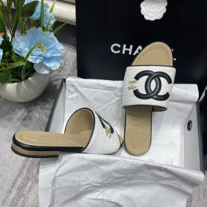 Chanel slipper