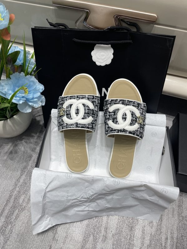 Chanel slipper