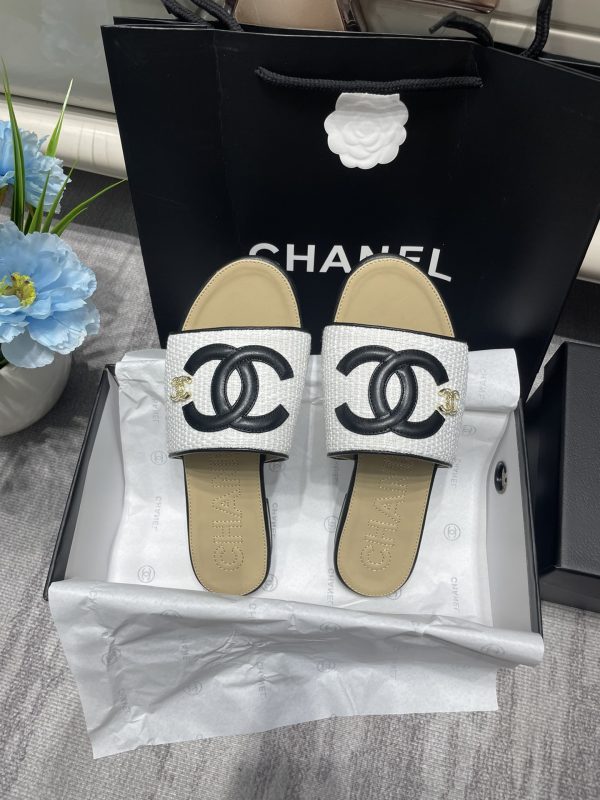 Chanel slipper