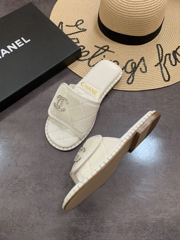 Chanel slipper