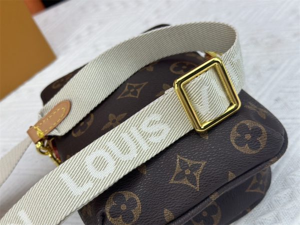 LOUIS VUITTON Utility crossbody shoulder bag M8074