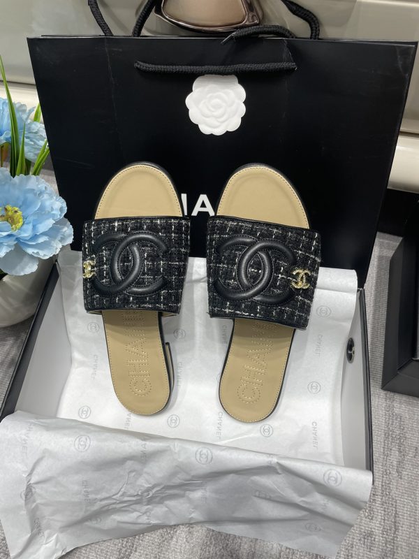 Chanel slipper