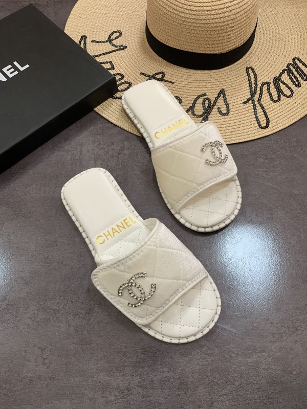 Chanel slipper